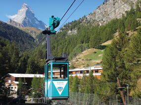 Kraftwerkbahn mit Aussicht  aufs Matterhorn