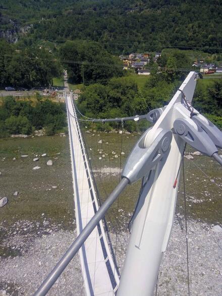 Brückenschlag über die Maggia