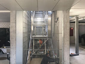 Fremder Schrägaufzug flott gemacht