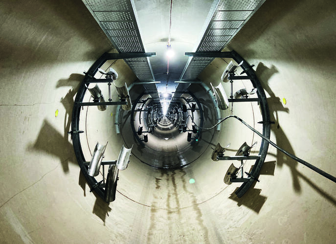 Das Kabelverlegesystem im Tunnel vor dem Kabelzug.
