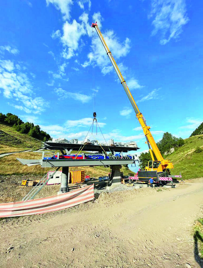 Montage der Talstation.