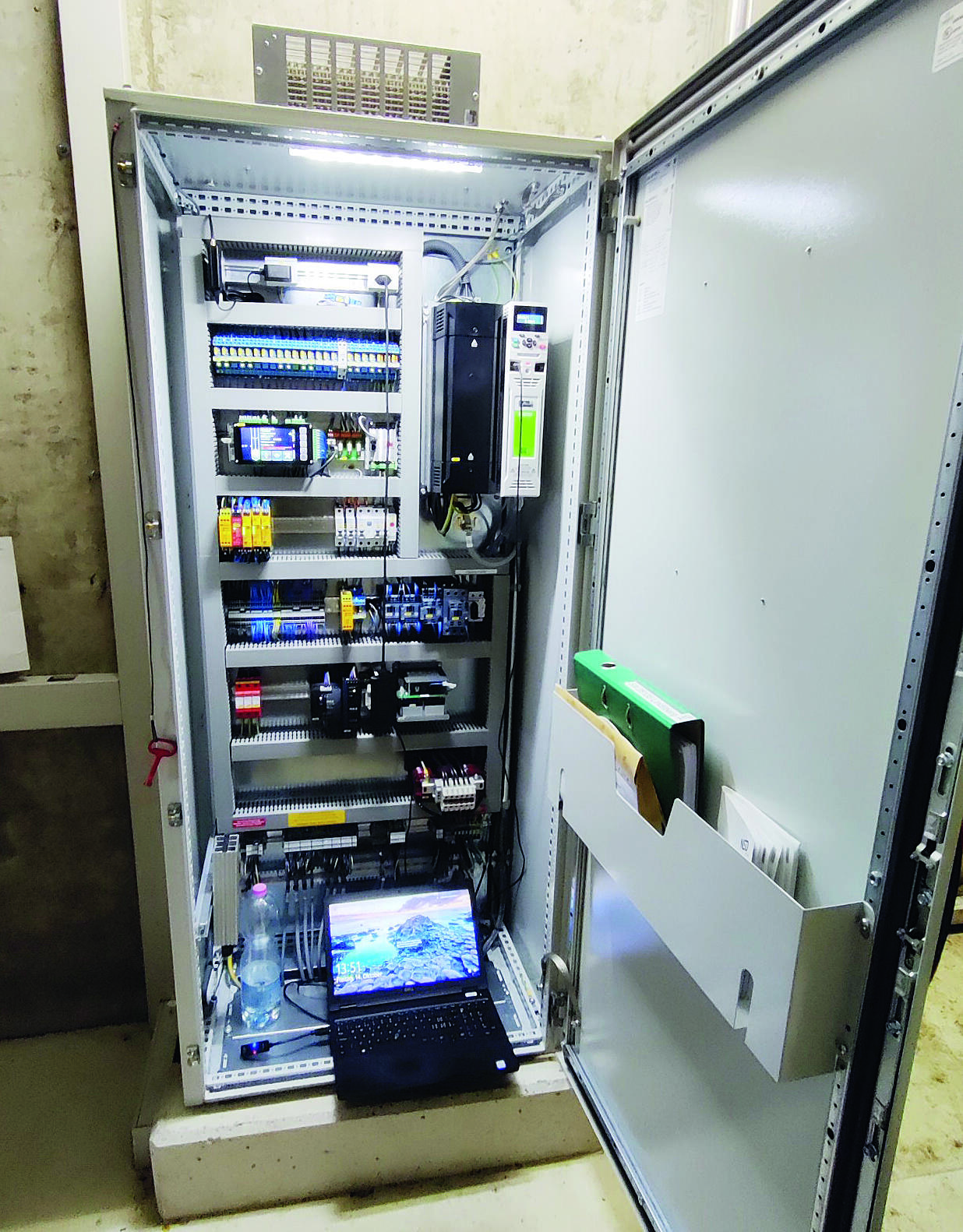 Der neue Steuerungskasten in Schaffhausen, der auch via Cloud bedienbar ist.