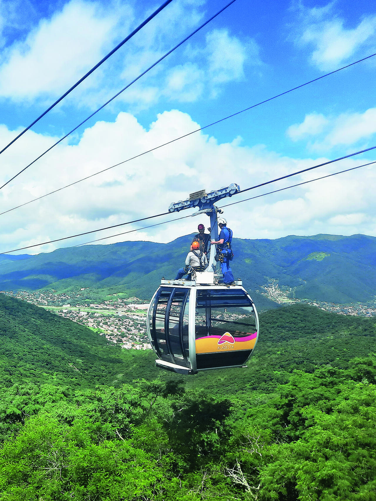 Die erste Kompaktseilbahn Cerro Delta in Argentinien.