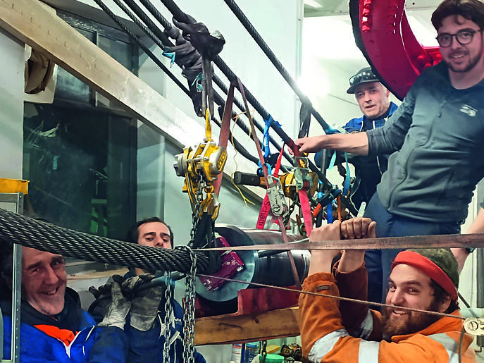 Teamarbeit beim Seilwechsel.