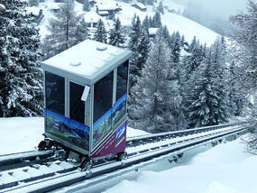 Effizienter Schräglift als Dorfverbindung in Bettmeralp