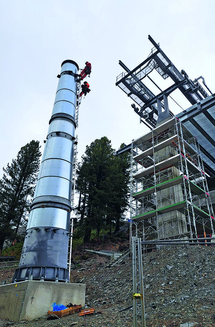 Montage Stütze bei Bergstation.