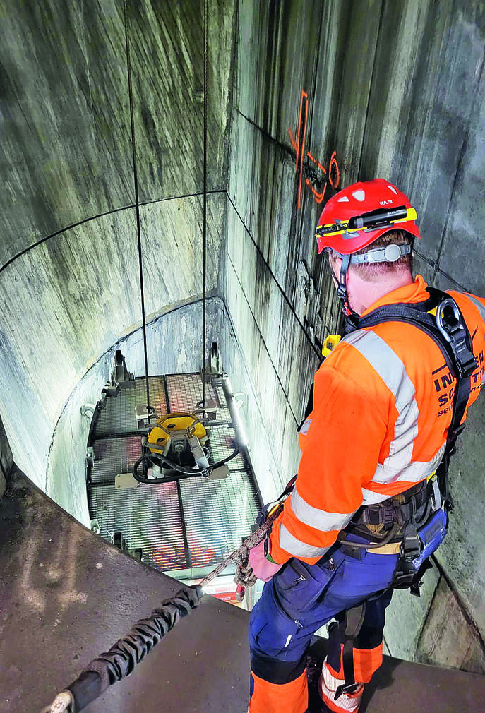 Blick tief in den Schacht.