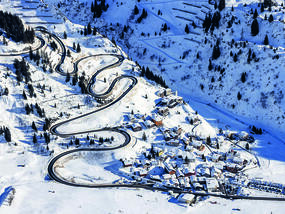 Acht LM32 schützen Wintersportort Stuben, Strassen und Pisten