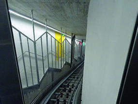 In St. Moritz fährt der Schrägaufzug Kurven