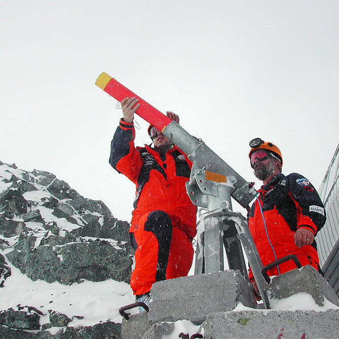 AVALANCHE WHISTLE BOOSTER 250 / MORTAR 5400 Avalanche triggering systems InauenSchätti AG