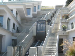Ascenseur incliné du lotissement en terrasses La Scala à Galgenen