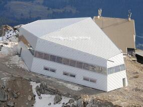 Ascenseur incliné du sommet du Weisshorn à Arosa