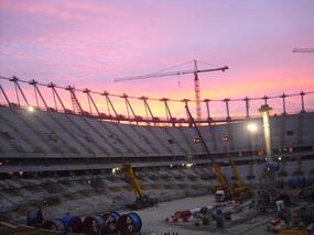 Montage de câbles au Stade national de Varsovie